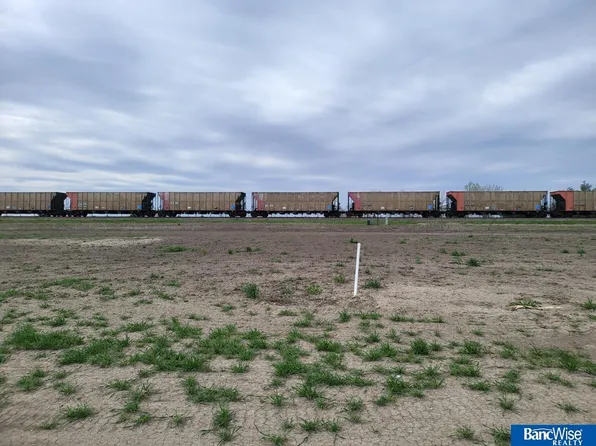 511 Railroad St, Hallam, NE 68368