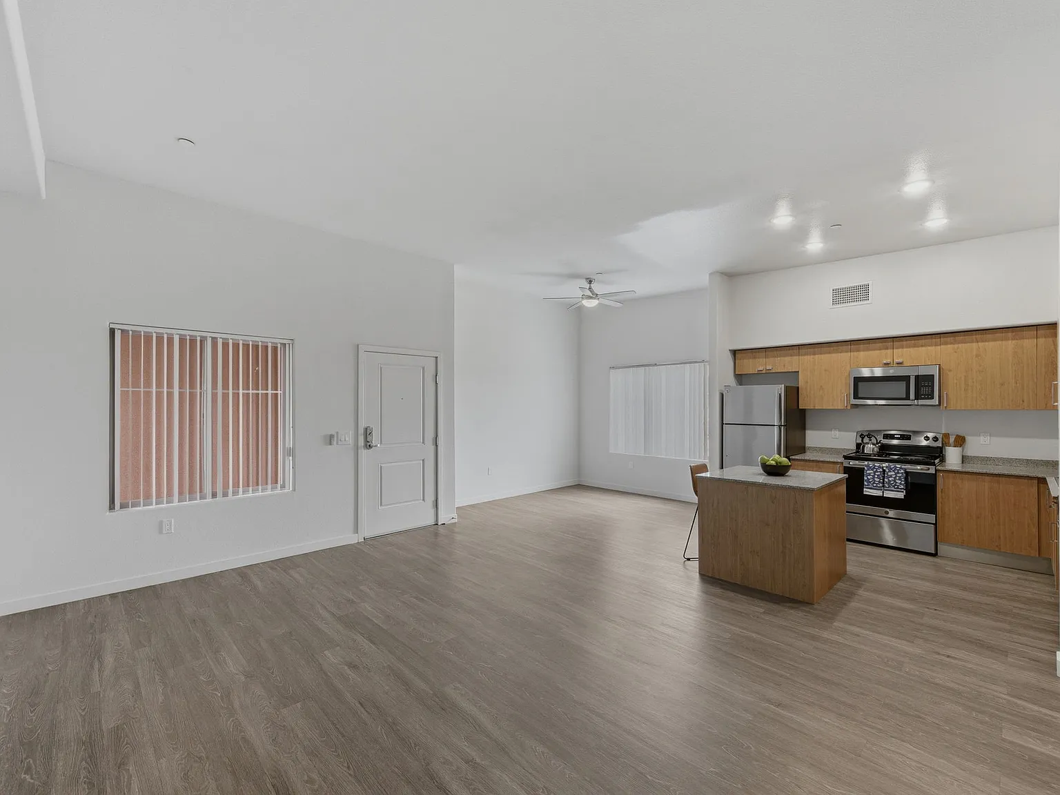 City Plaza Apartments — Photo 2