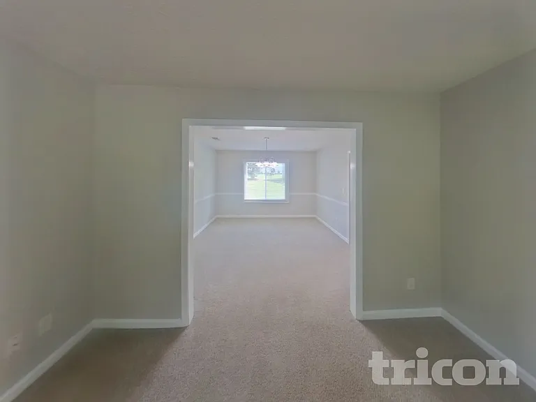 1916 Hillspring Ln — Photo 16