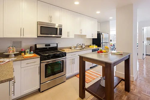 9745 Queens Blvd #208 Photo 1