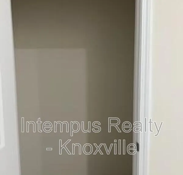 1311 Hampton Place Cir — Photo 18