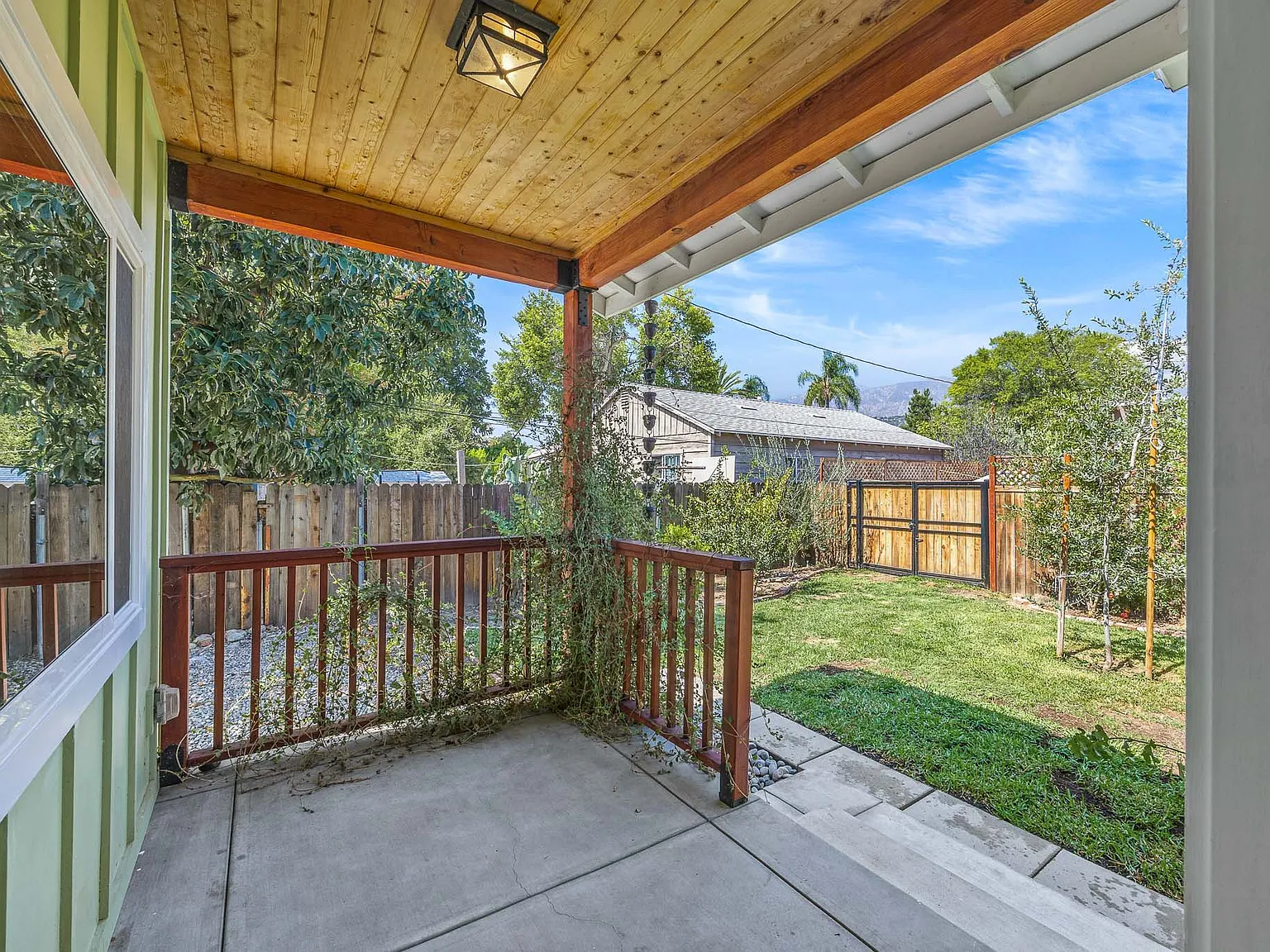 2 bed, 1000 sqft, $3,300 — Photo 3