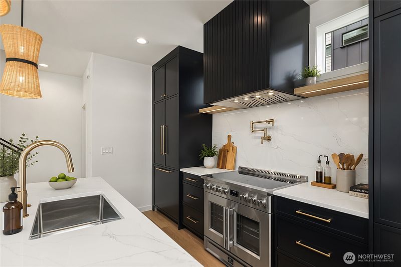 3rd image of 3638 Greenwood Avenue N #B
