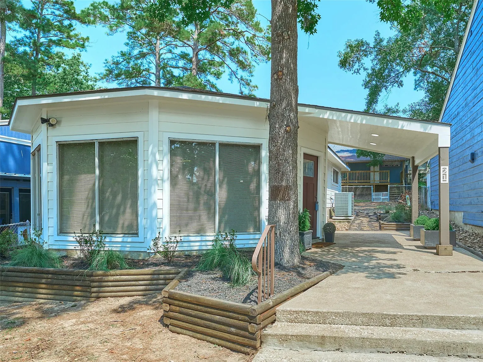 2 bed, 1.0 bath, 945 sqft, $1,200 — Photo 3