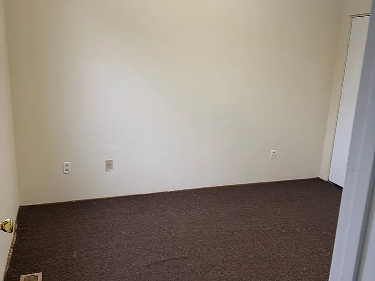 1016 Southern Ave — Photo 12
