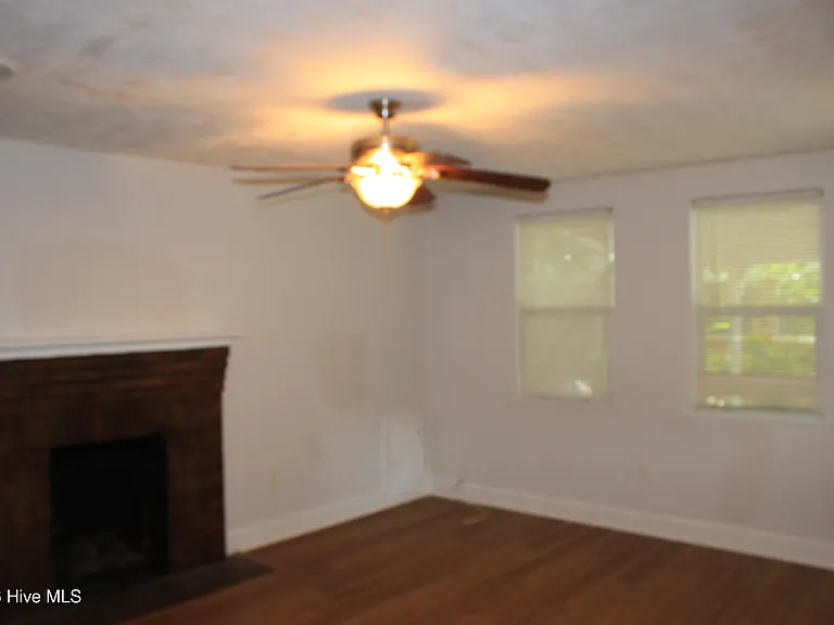 2355 Devere St — Photo 6
