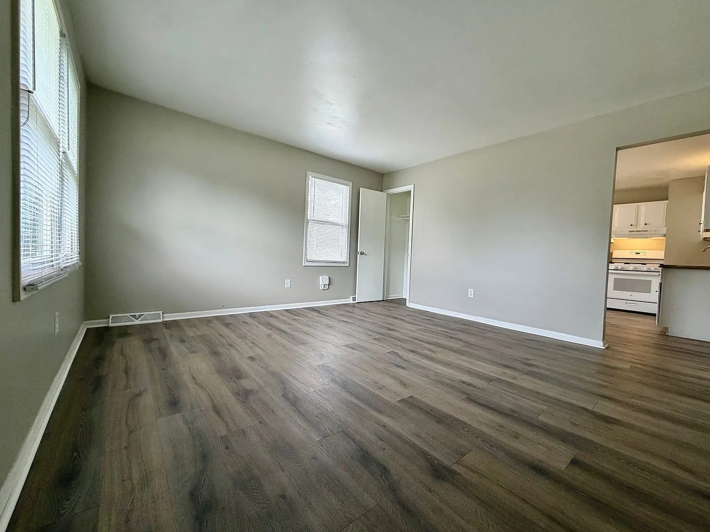 2 bed, 1.0 bath, 800 sqft, $1,495 — Photo 3