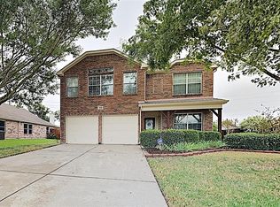 100 Running Deer Ln, Waxahachie, TX