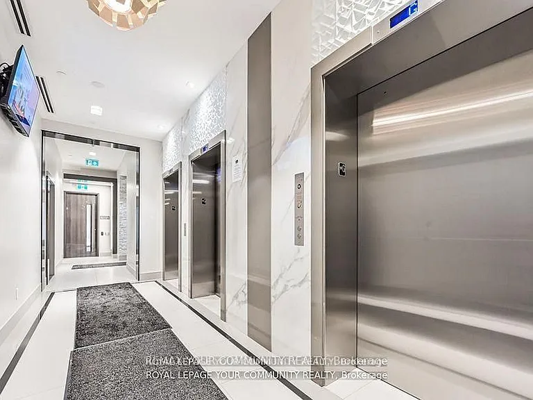 36 Manor Rd E #1302 — Photo 4