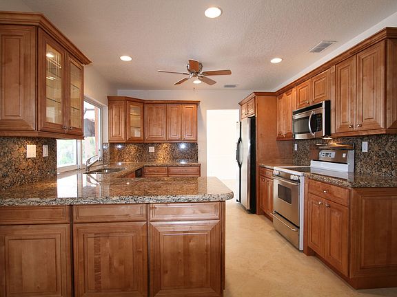 Brand New Kitchen w/granite counter tops & maple cabinetry