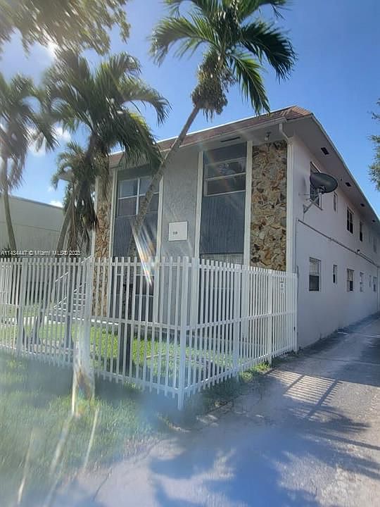2nd image of 1330 NE 127th St APT 10