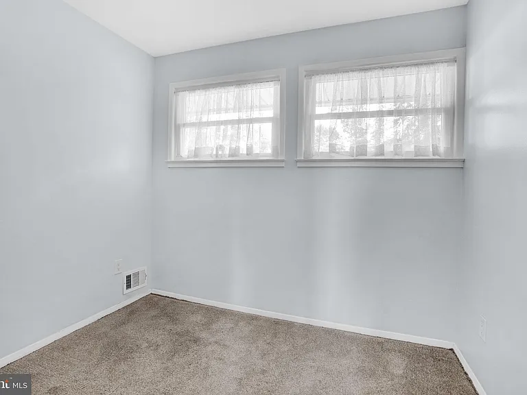 13209 Thornton Dr — Photo 18