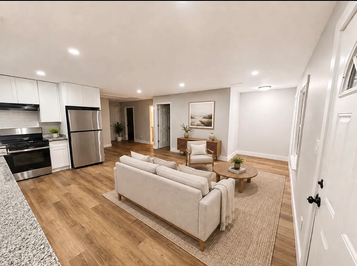 423 High Point Rd — Photo 3