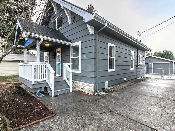 4th image of 413 Corrin Ave SE