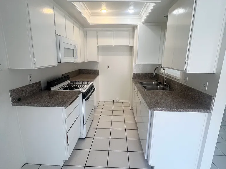 4842 King Cir #B — Photo 5