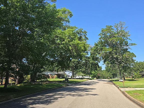 4th image of 2304 Hampshire Way