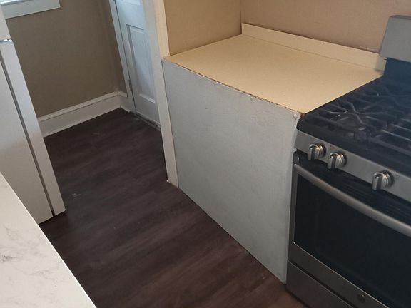 5th image of 2048 Arbutus Ave