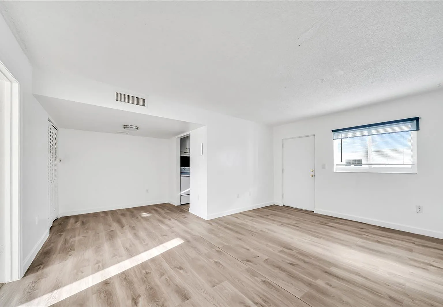 1 bed, 1000 sqft, $1,975 — Photo 1