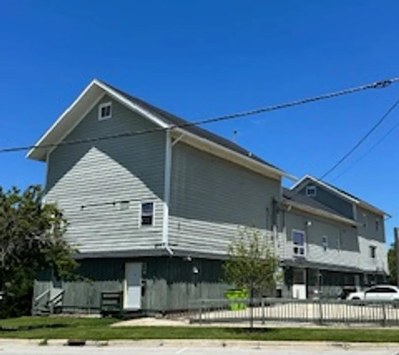 Building Photo 3