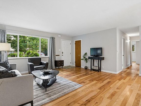 3rd image of 335 32nd St