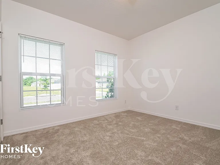900 Avenal Ln — Photo 13