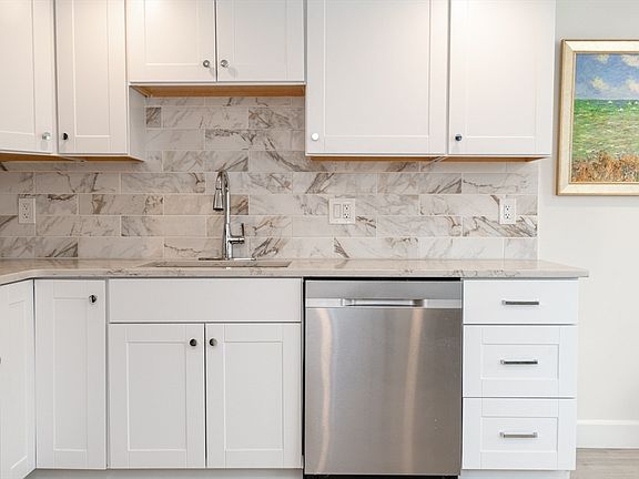 2nd image of 154 Newbury St #37
