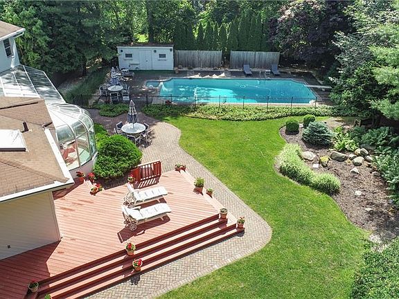3rd image of 5 Miriam Ln