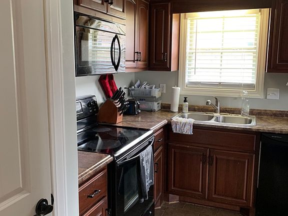 5th image of 34 Birch Hollow Ln