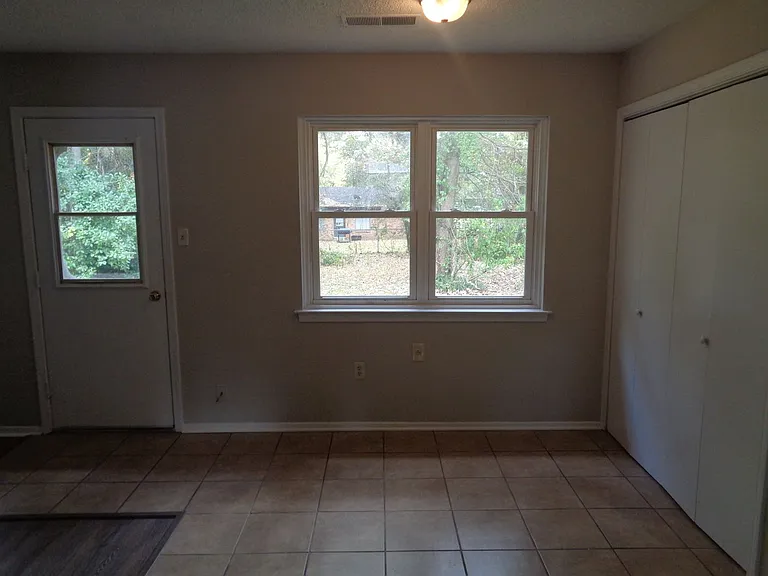 5163 Haynes Dr — Photo 6