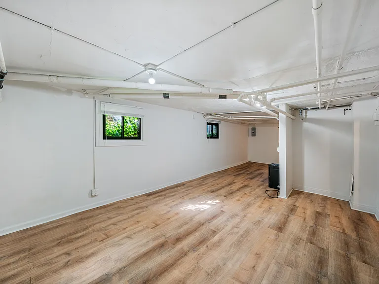 831 Hamlin St — Photo 18