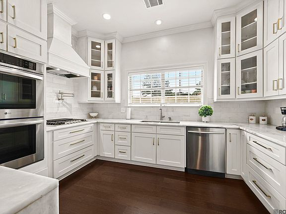 5th image of 8851 Menlo Dr