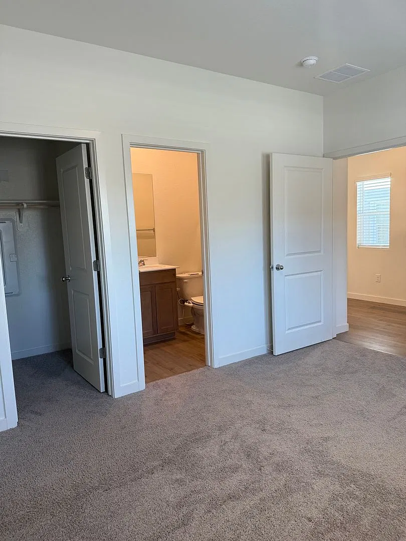Newer 2-Story Townhome | 3BR + Downstairs Primary — Photo 4