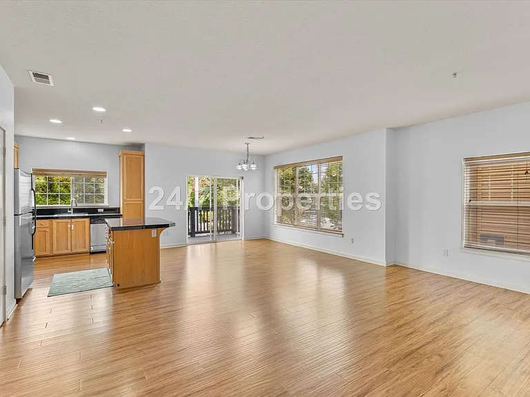 1050 SW 170th Ave #201 — Photo 7