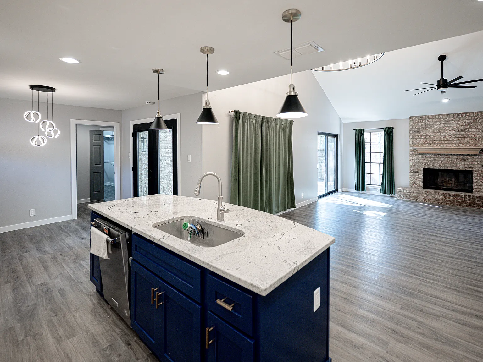 3 bed, 2.5 bath, 2154 sqft, $2,500 — Photo 3