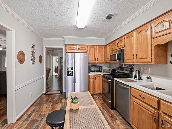 5th image of 539 Sheila Blvd