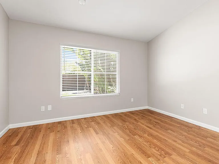 2975 Lexington Cir — Photo 21