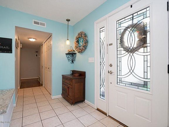 2nd image of 3927 Riveroaks Ln