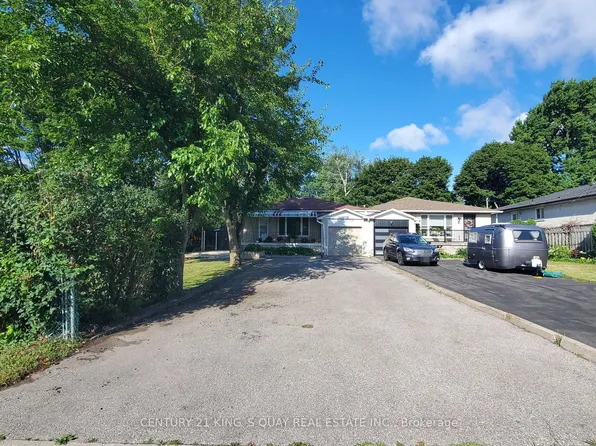 2 Robinson St, Markham, ON L3P 1N4