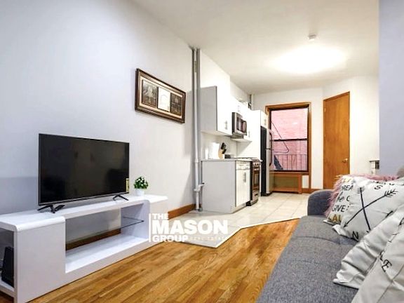 4th image of 597 10th Ave #2SS