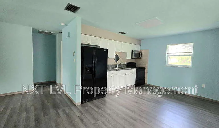 2095 Eloise Cir — Photo 4
