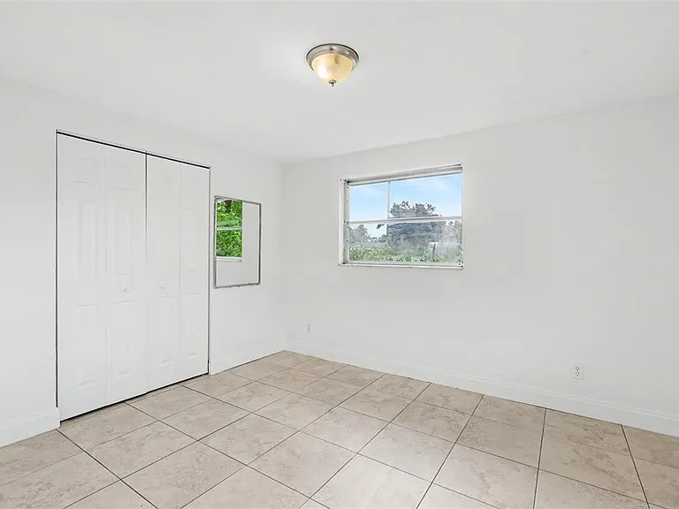 913 Lytle St SW — Photo 9