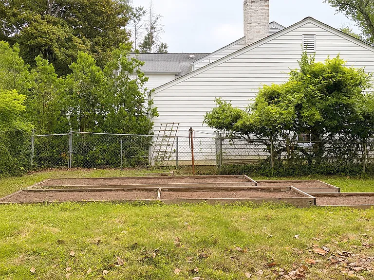 6819 Selkirk Dr — Photo 36
