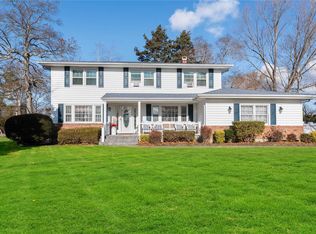 9 Rockland Pl, Lake Grove, NY 11755