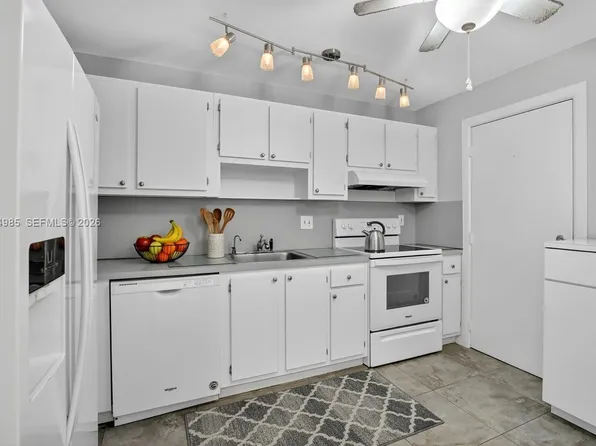 3050 NE 16th Ave APT 407, Fort Lauderdale, FL 33334