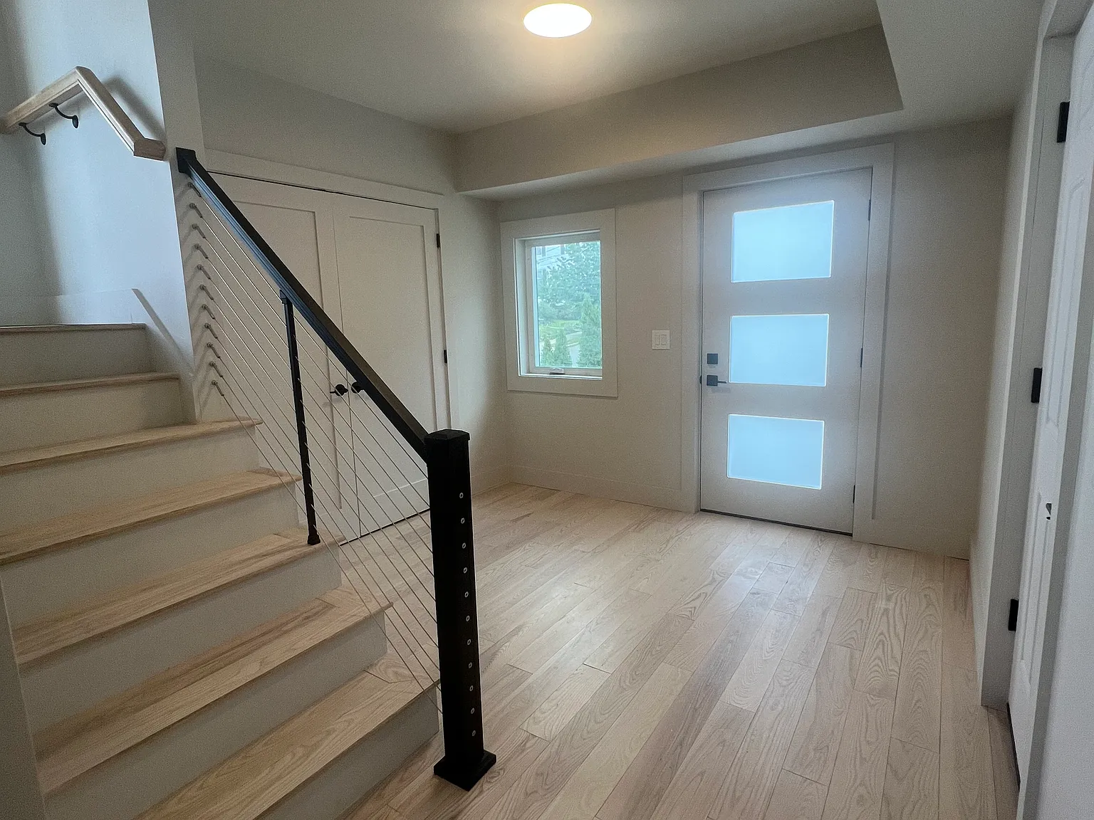 3 bed, 2.5 bath, 1960 sqft, $3,300 — Photo 2