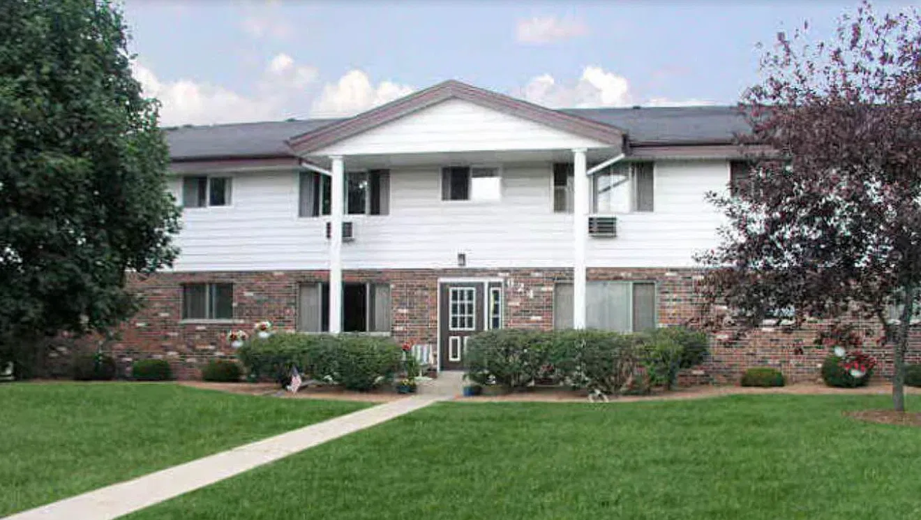 2 bed, 950 sqft, $1,295 — Photo 1
