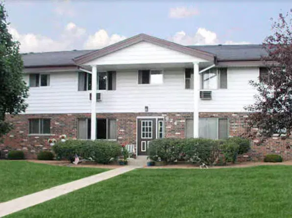 725 Sunnyslope Dr #1, Hartland, WI 53029