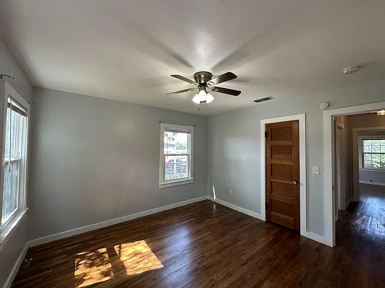 208 N Bowie St — Photo 11
