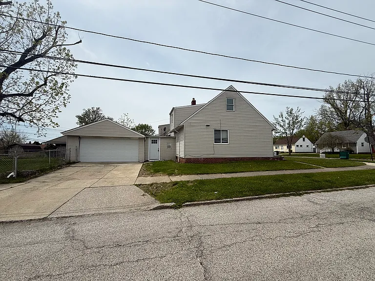 15608 Walvern Blvd — Photo 3