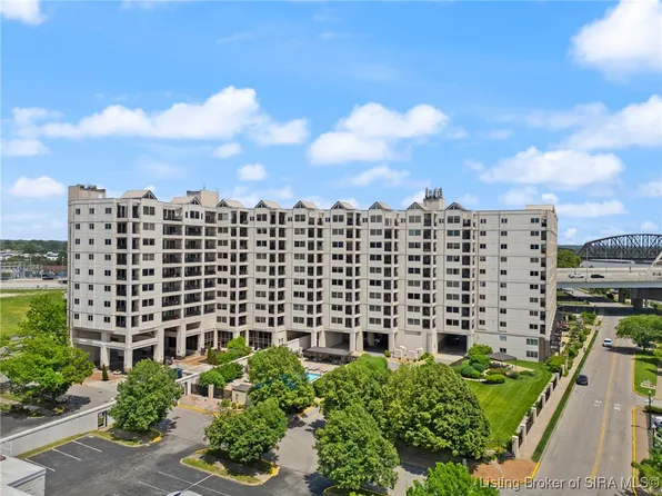 1 Riverpointe Plaza #714, Jeffersonville, IN 47130